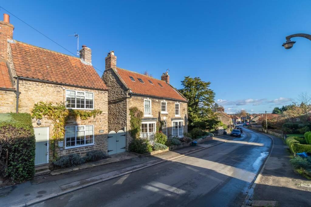 Dene Cottage, Welburn エクステリア 写真